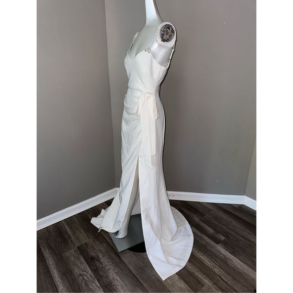 Cinq à Sept Women's Emmie Crystal-Strap Gown - Ivory - Picture 8 of 13